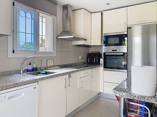 Pareado de 3 habitaciones en El Padrón, Estepona en venta con piscina - 370.000 € (Ref: 9165926)