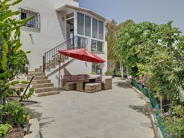 Pareado de 3 habitaciones en El Padrón, Estepona en venta con piscina - 370.000 € (Ref: 9165926)