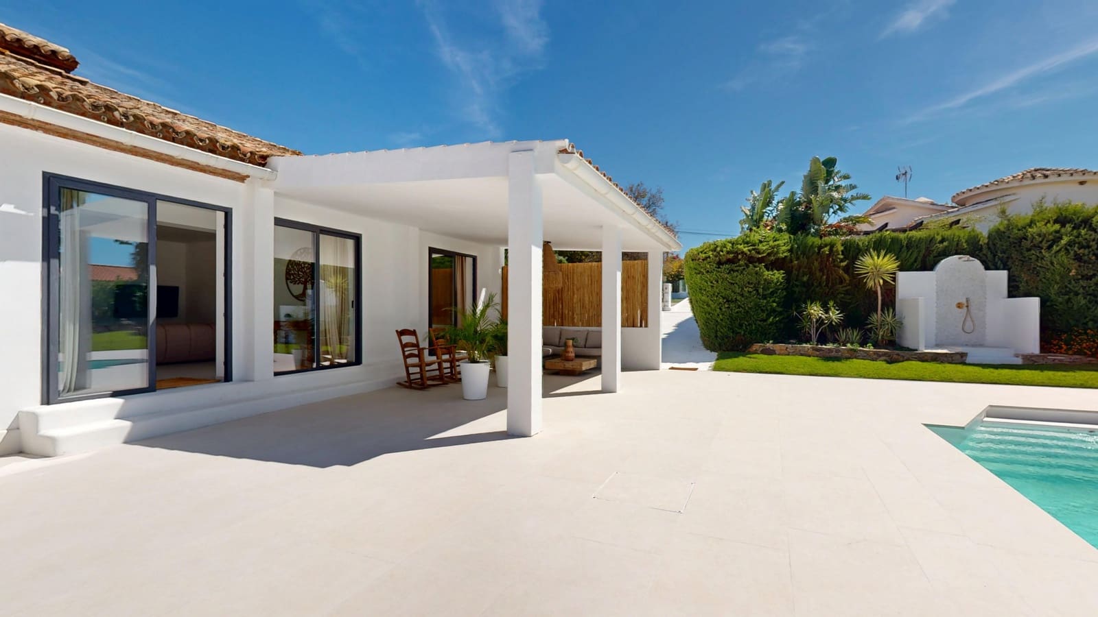 3 bedroom Villa for sale in Estepona with pool garage - € 1,495,000 (Ref: 9191268)