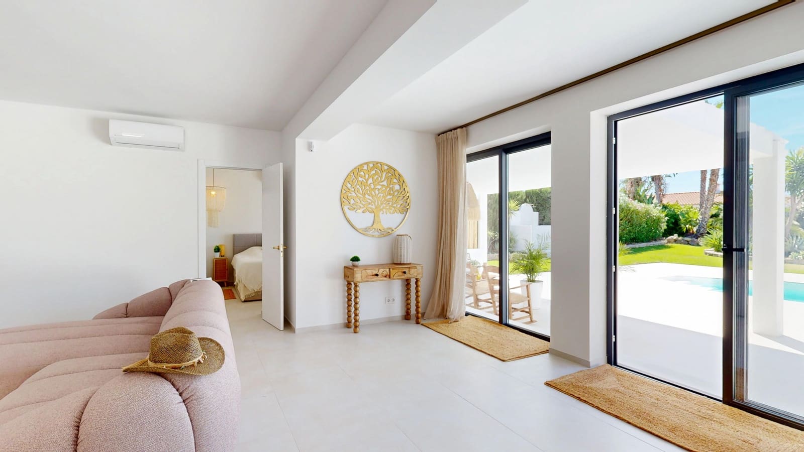 3 bedroom Villa for sale in Estepona with pool garage - € 1,495,000 (Ref: 9191268)