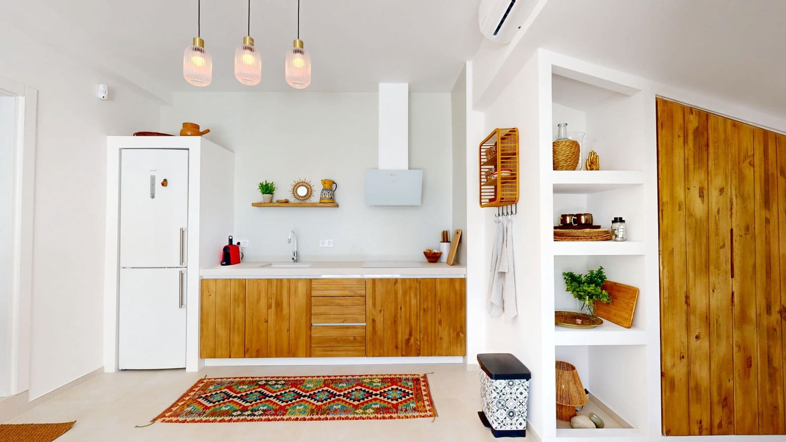 3 bedroom Villa for sale in Estepona with pool garage - € 1,495,000 (Ref: 9191268)