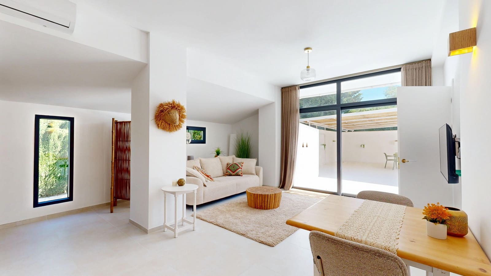 3 bedroom Villa for sale in Estepona with pool garage - € 1,495,000 (Ref: 9191268)