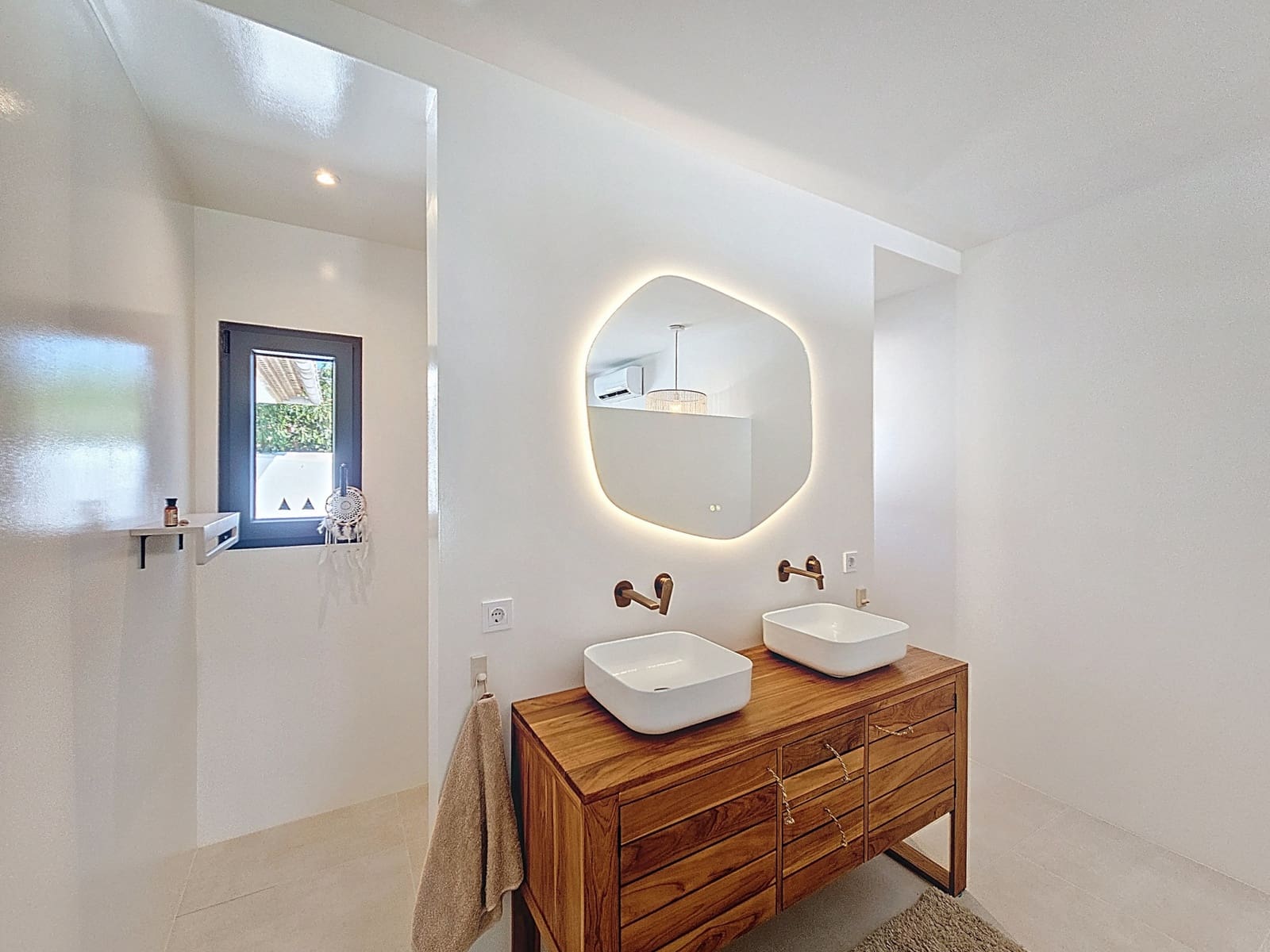 3 bedroom Villa for sale in Estepona with pool garage - € 1,495,000 (Ref: 9191268)