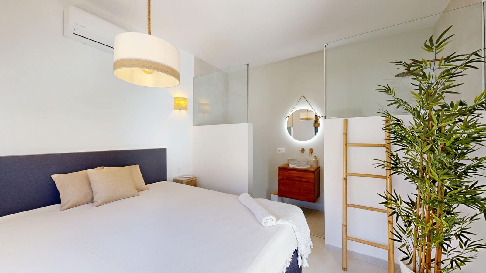 3 bedroom Villa for sale in Estepona with pool garage - € 1,495,000 (Ref: 9191268)