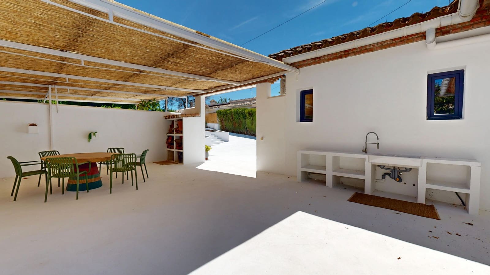 3 bedroom Villa for sale in Estepona with pool garage - € 1,495,000 (Ref: 9191268)
