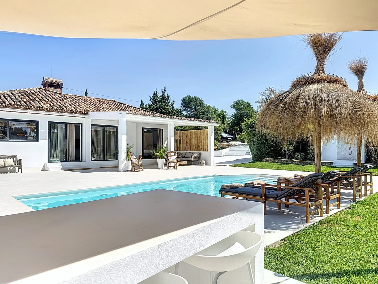 3 bedroom Villa for sale in Estepona with pool garage - € 1,495,000 (Ref: 9191268)