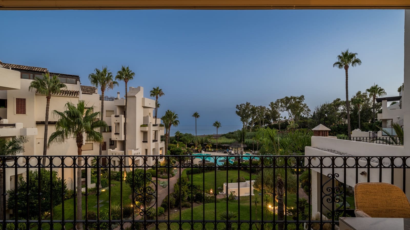 3 bedroom Apartment for sale in Estepona with pool garage - € 1,995,000 (Ref: 9191269)