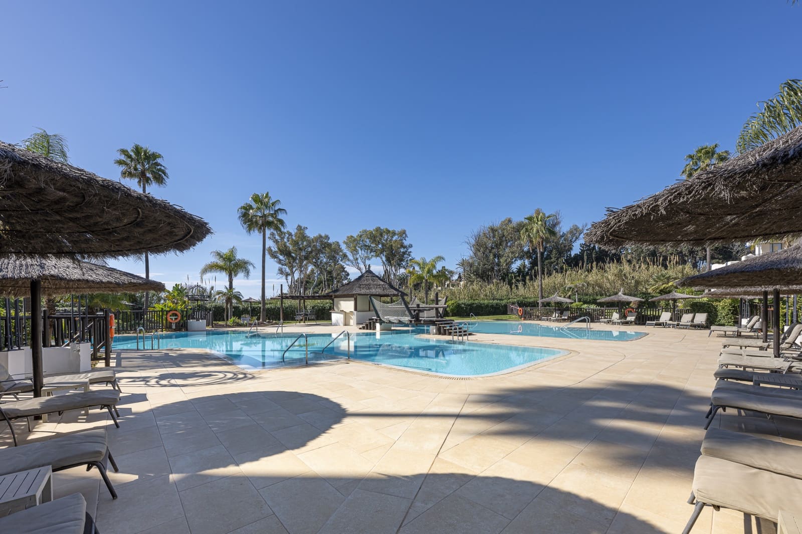 3 bedroom Apartment for sale in Estepona with pool garage - € 1,995,000 (Ref: 9191269)