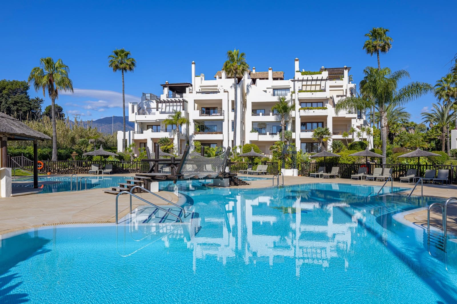 3 soveværelse Penthouse til salg i Estepona med swimmingpool garage - € 2.695.000 (Ref: 9191270)
