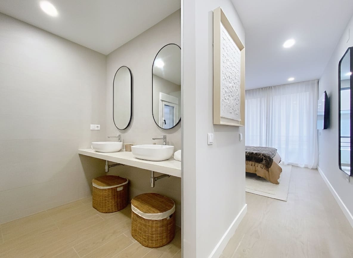 2 bedroom Apartment for sale in Estepona - € 492,000 (Ref: 9215249)