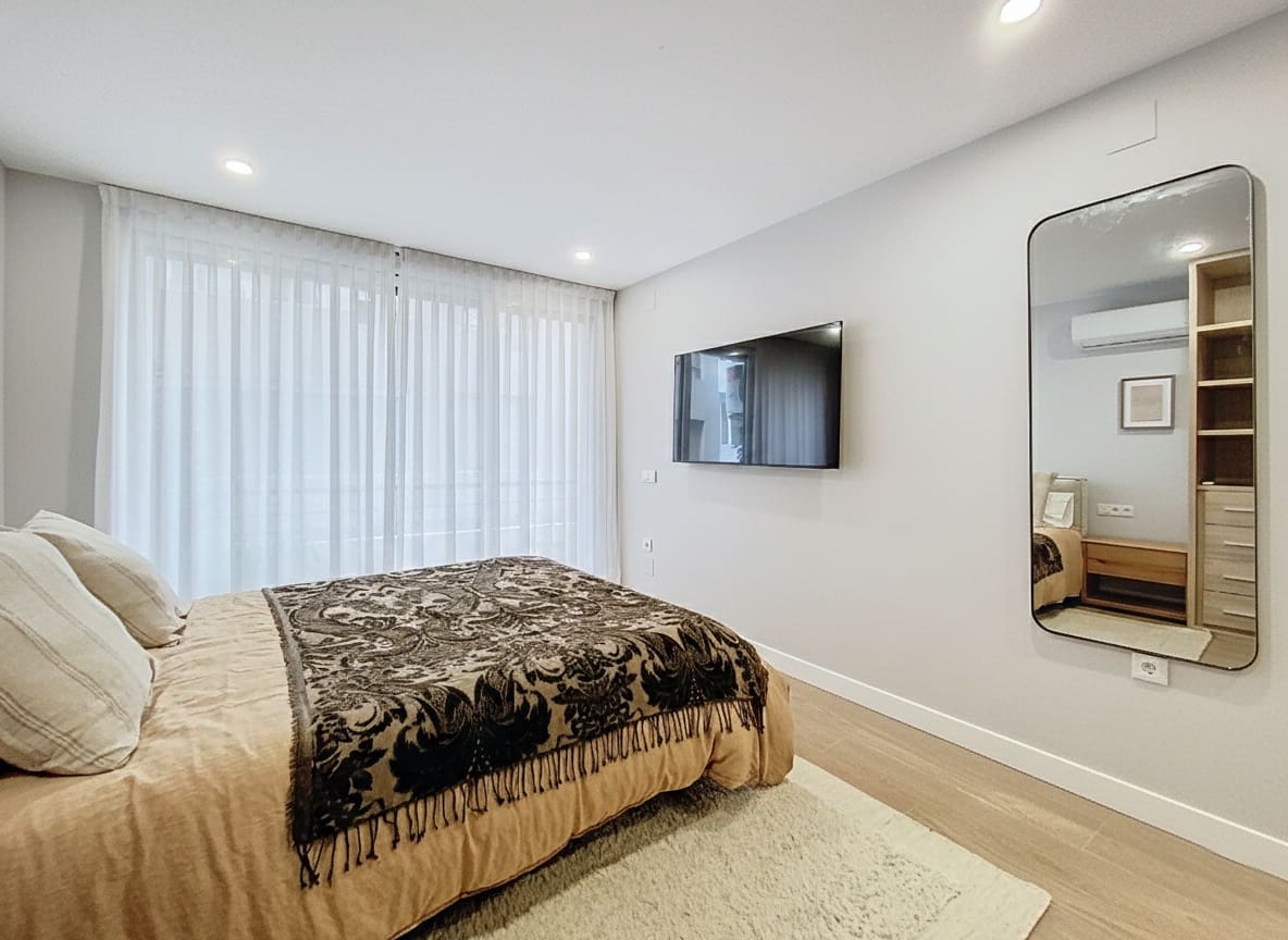 2 bedroom Apartment for sale in Estepona - € 492,000 (Ref: 9215249)