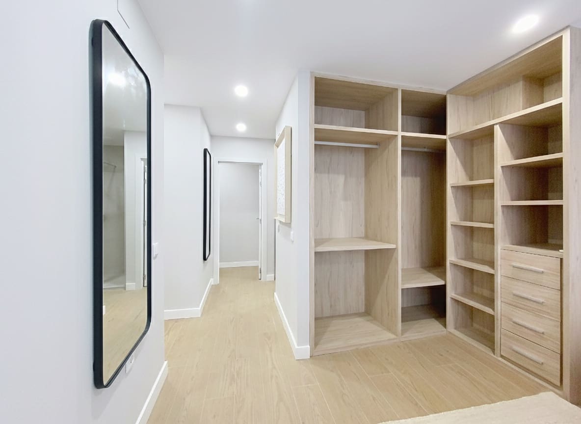 2 bedroom Apartment for sale in Estepona - € 492,000 (Ref: 9215249)