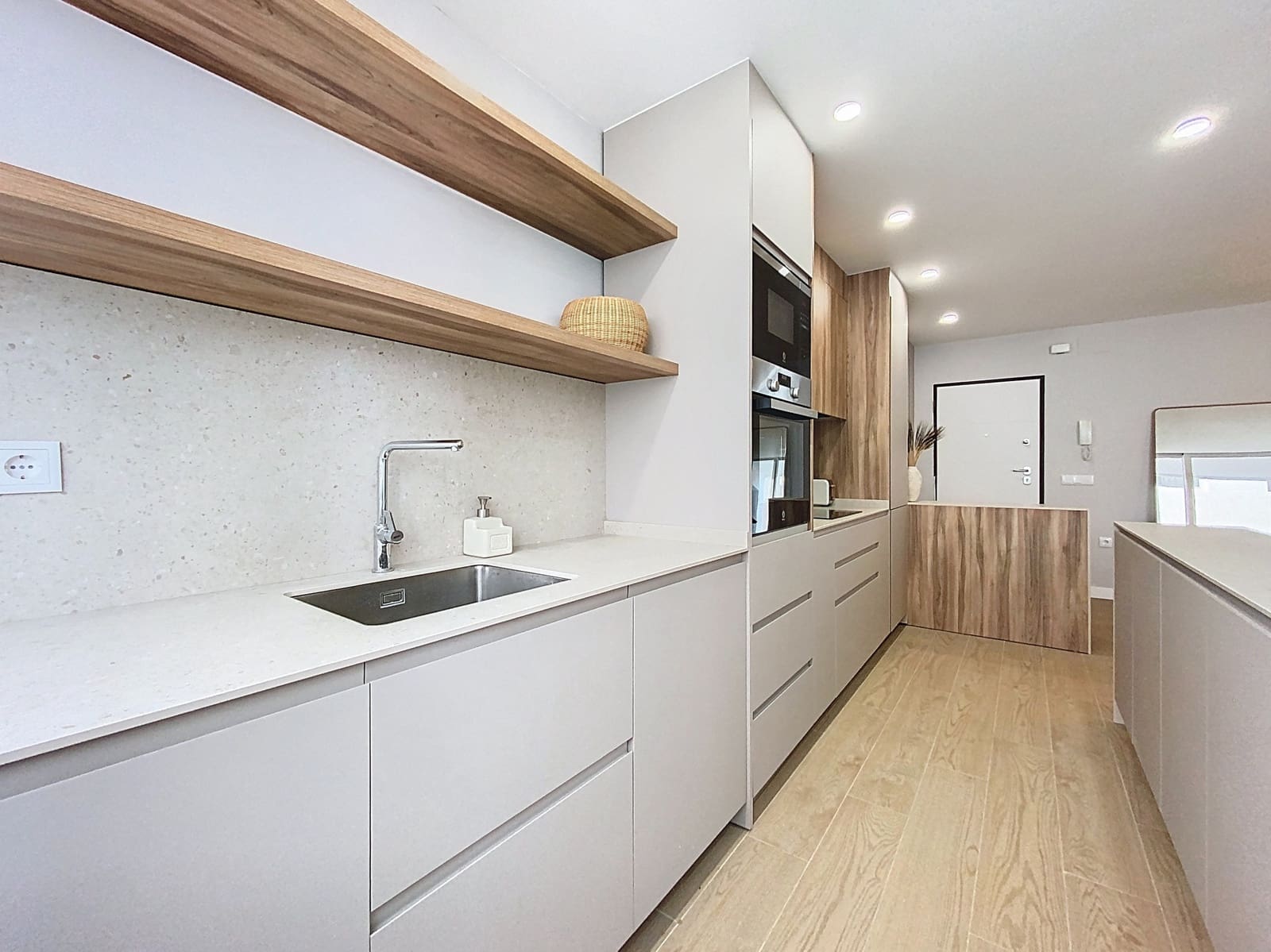 2 bedroom Apartment for sale in Estepona - € 492,000 (Ref: 9215249)