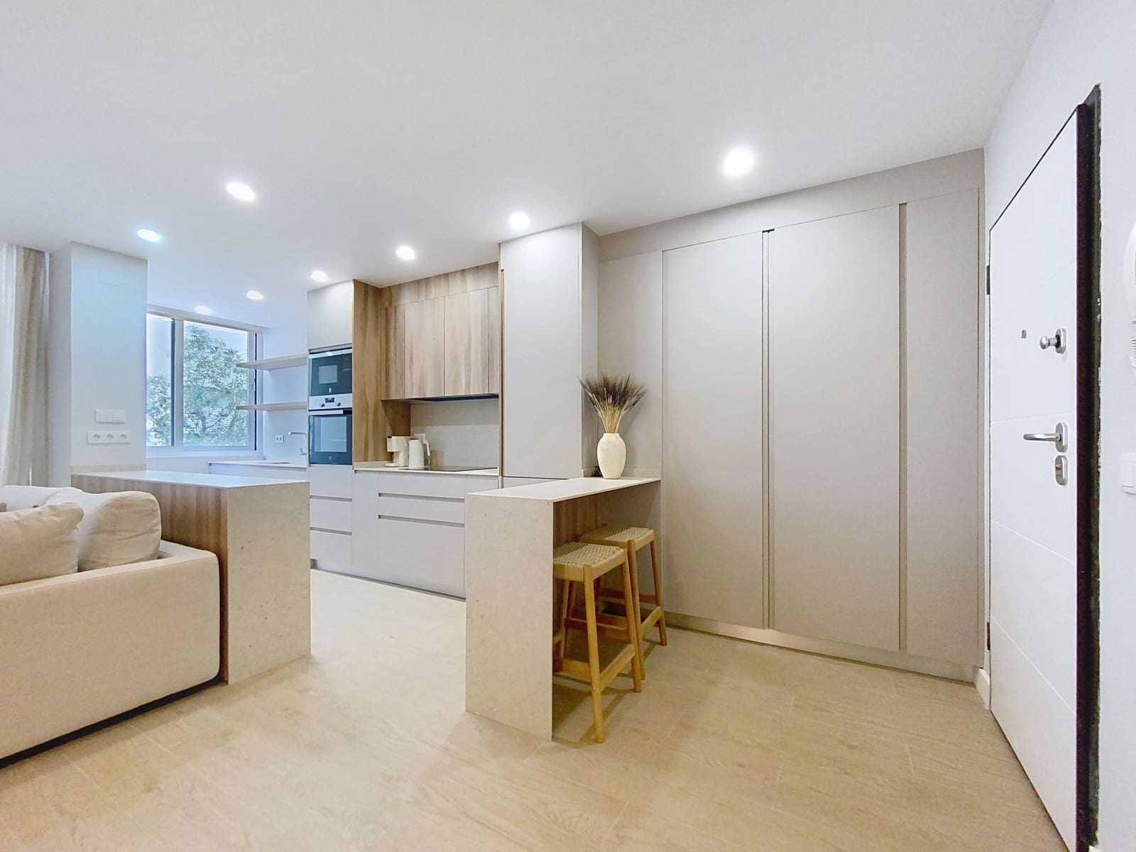 2 bedroom Apartment for sale in Estepona - € 492,000 (Ref: 9215249)