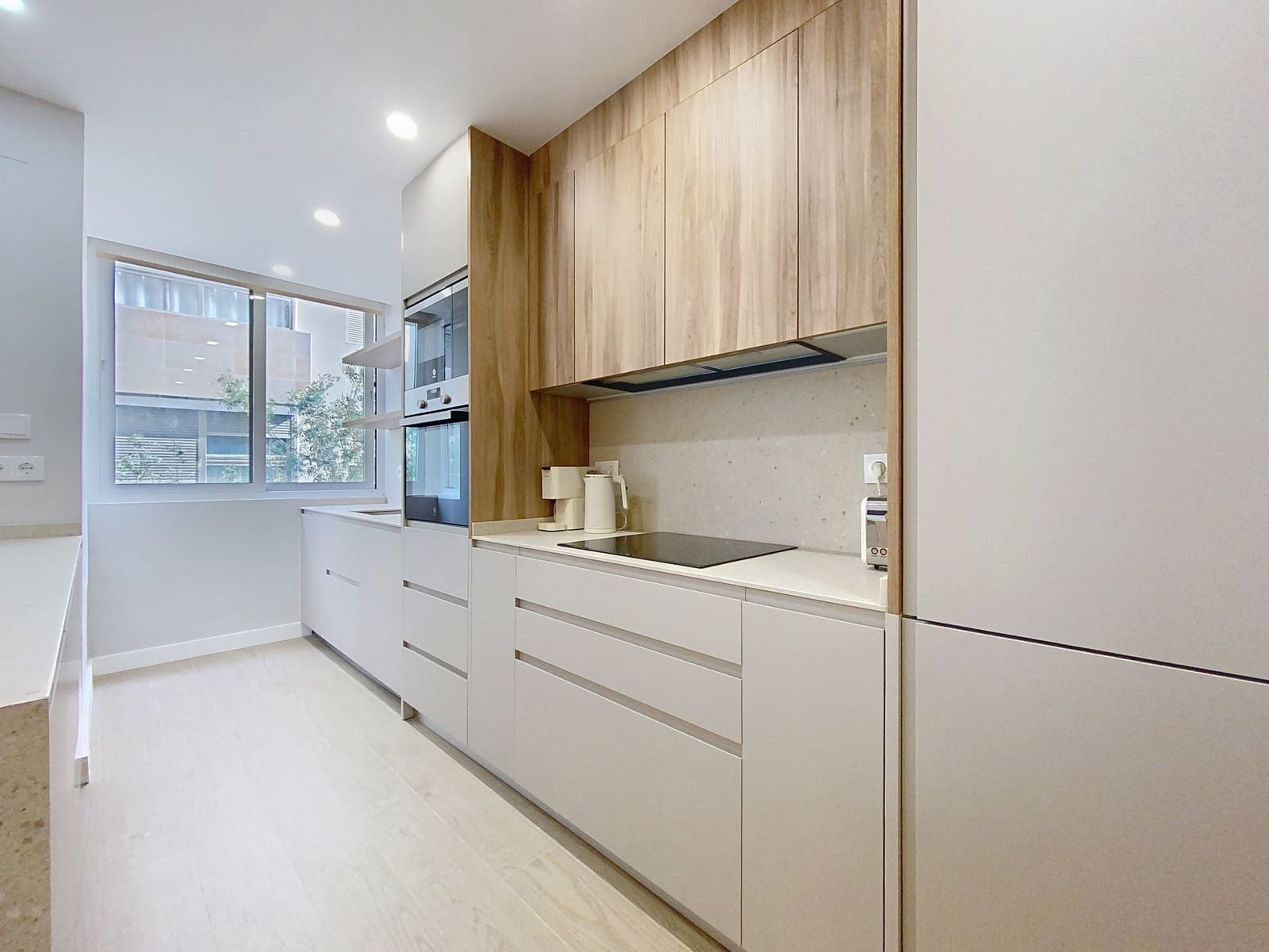 2 bedroom Apartment for sale in Estepona - € 492,000 (Ref: 9215249)