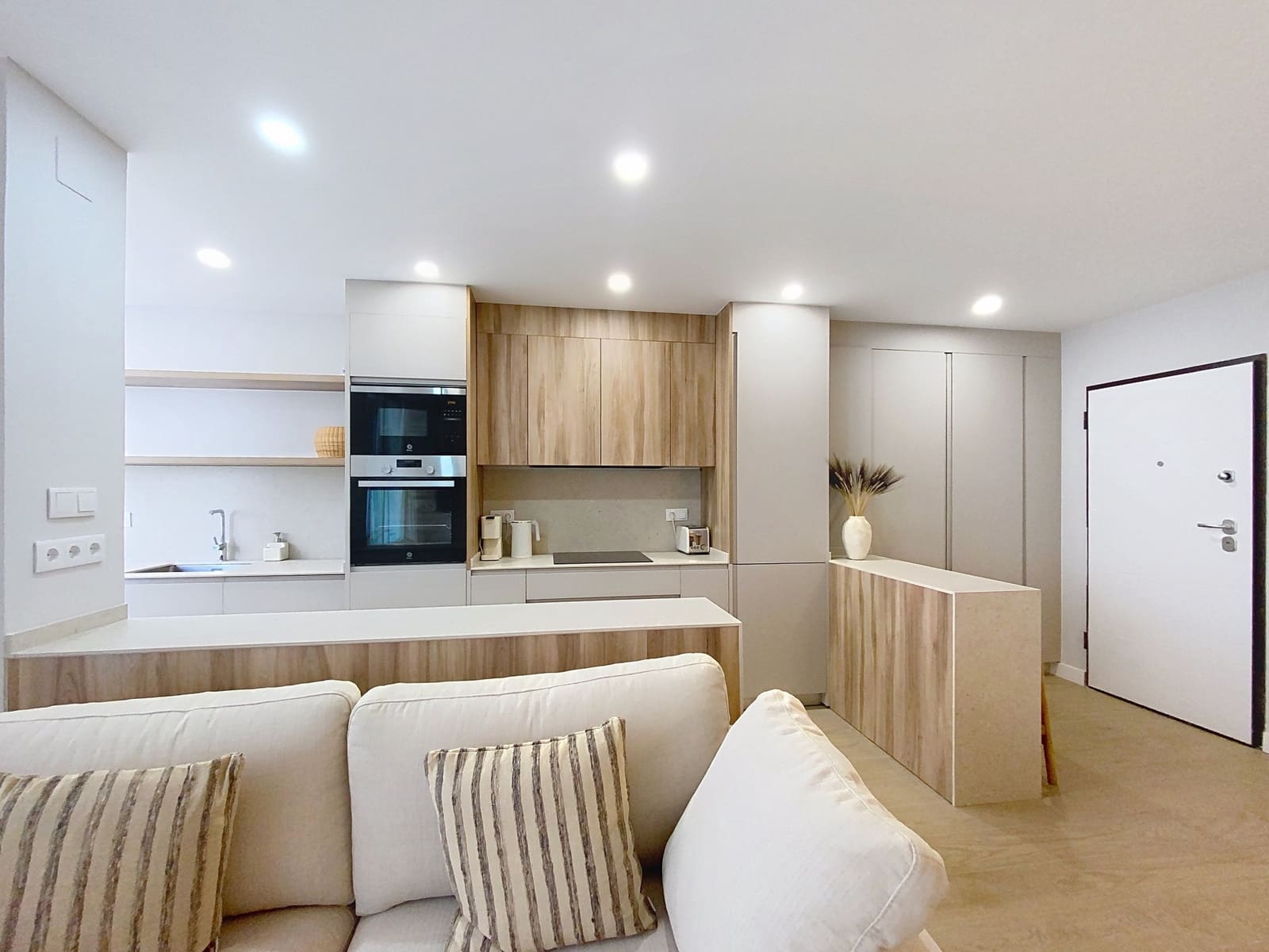 2 bedroom Apartment for sale in Estepona - € 492,000 (Ref: 9215249)