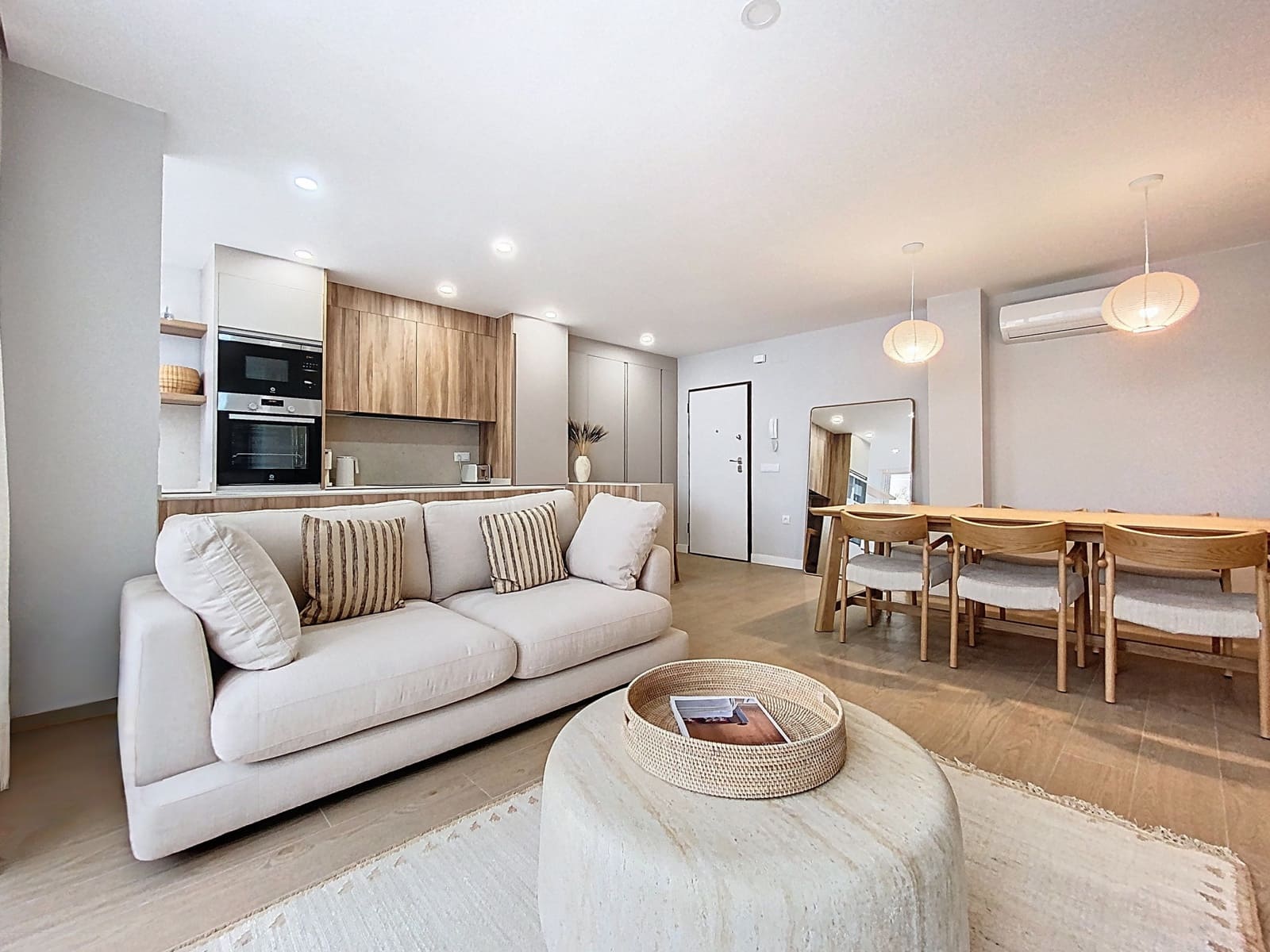 2 bedroom Apartment for sale in Estepona - € 492,000 (Ref: 9215249)