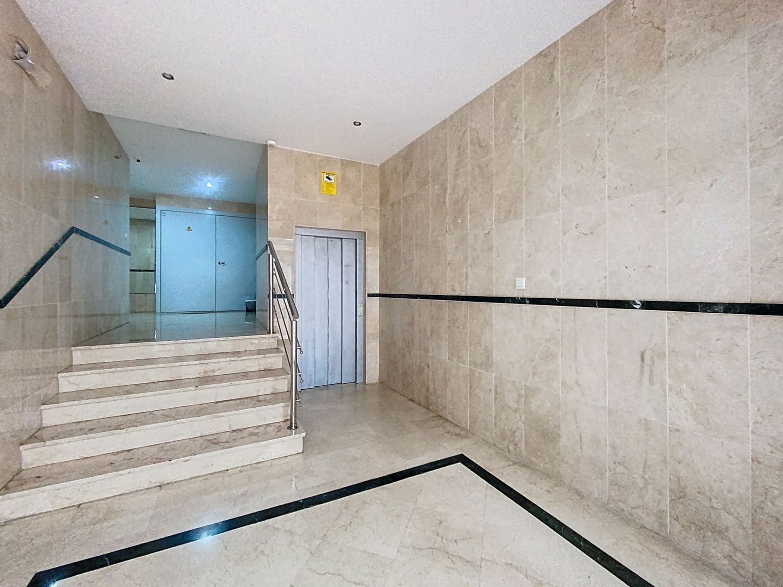 2 bedroom Apartment for sale in Estepona - € 492,000 (Ref: 9215249)