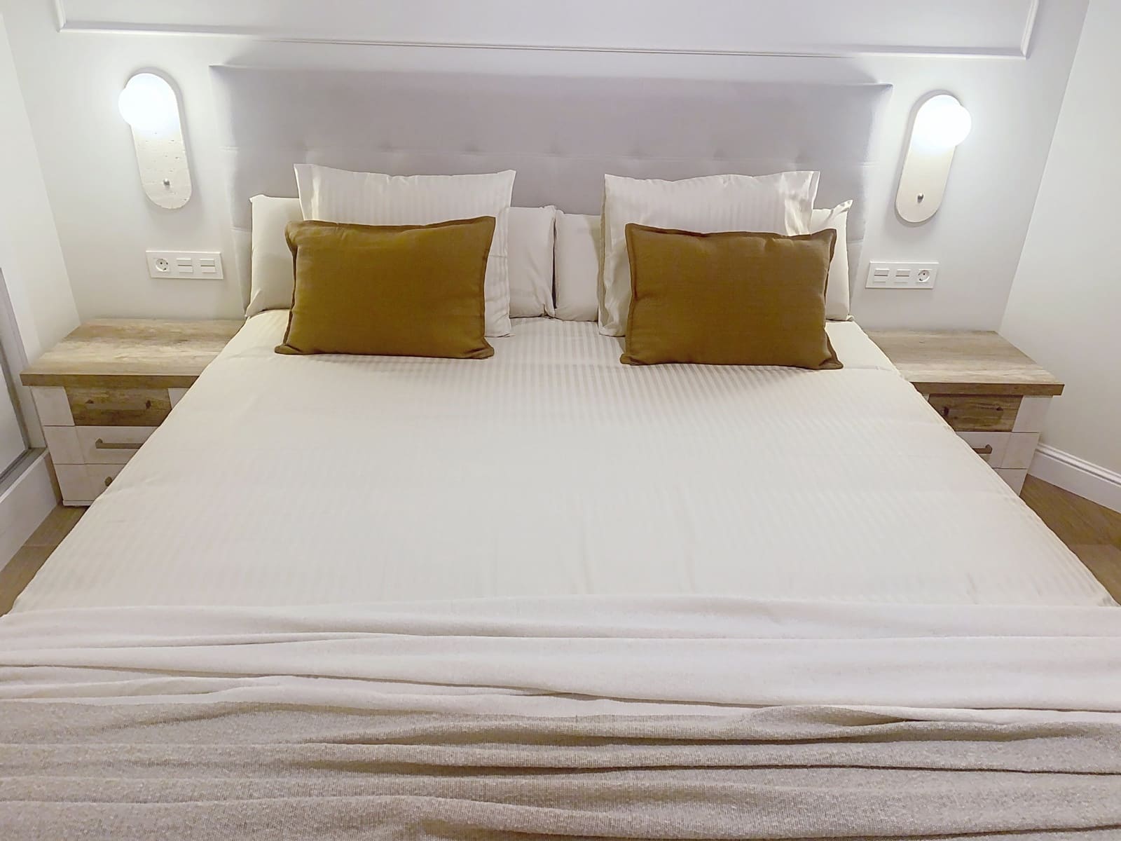 3 bedroom Apartment for sale in Estepona with pool garage - € 560,000 (Ref: 9240232)