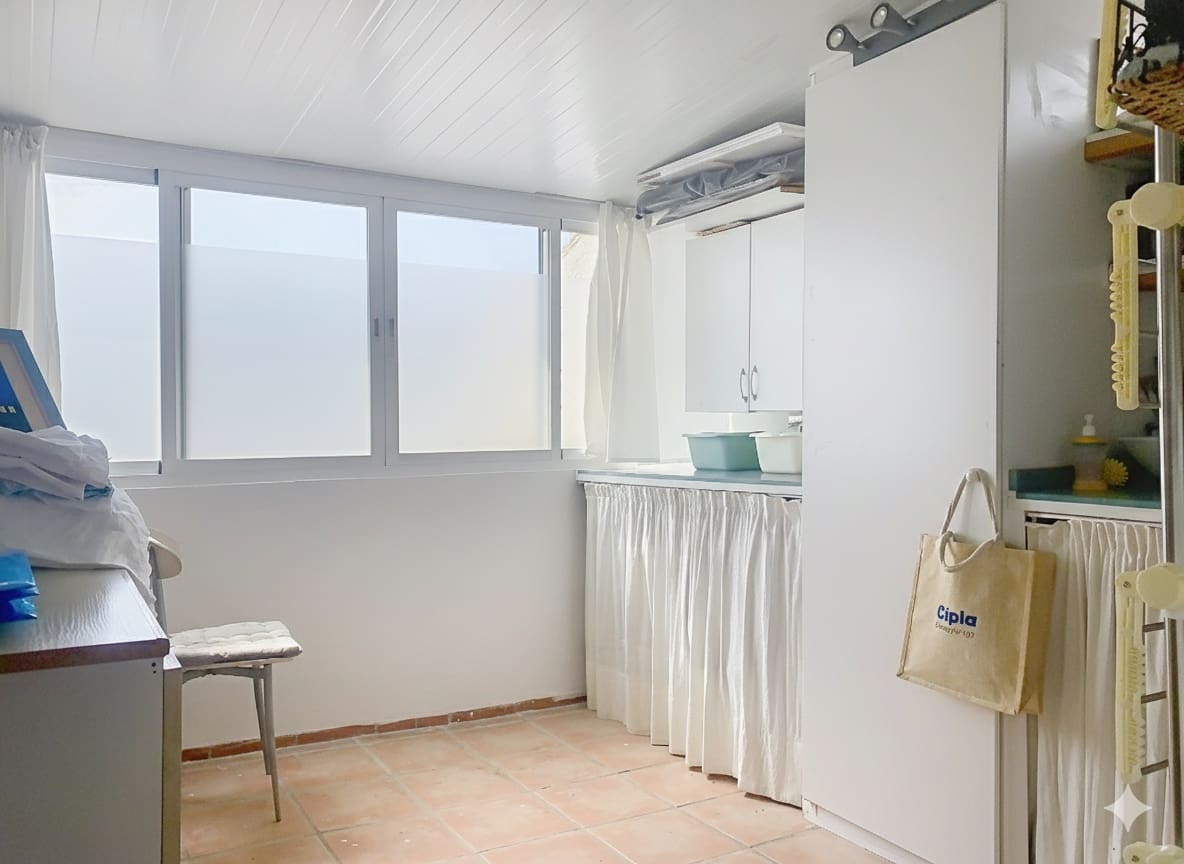 4 Zimmer Haus zu verkaufen in Estepona mit Pool Garage - 525.000 € (Ref: 9252257)