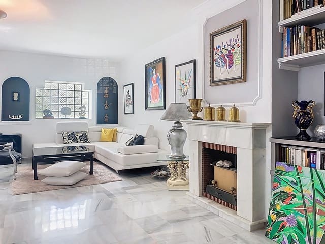 4 bedroom Townhouse for sale in Estepona with pool garage - € 525,000 (Ref: 9252257)