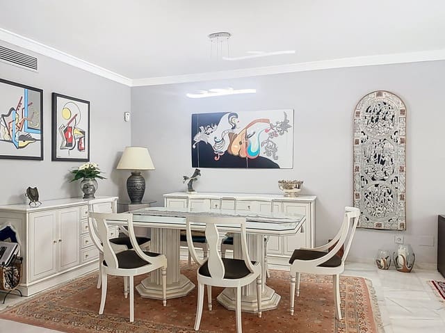 4 bedroom Townhouse for sale in Estepona with pool garage - € 525,000 (Ref: 9252257)