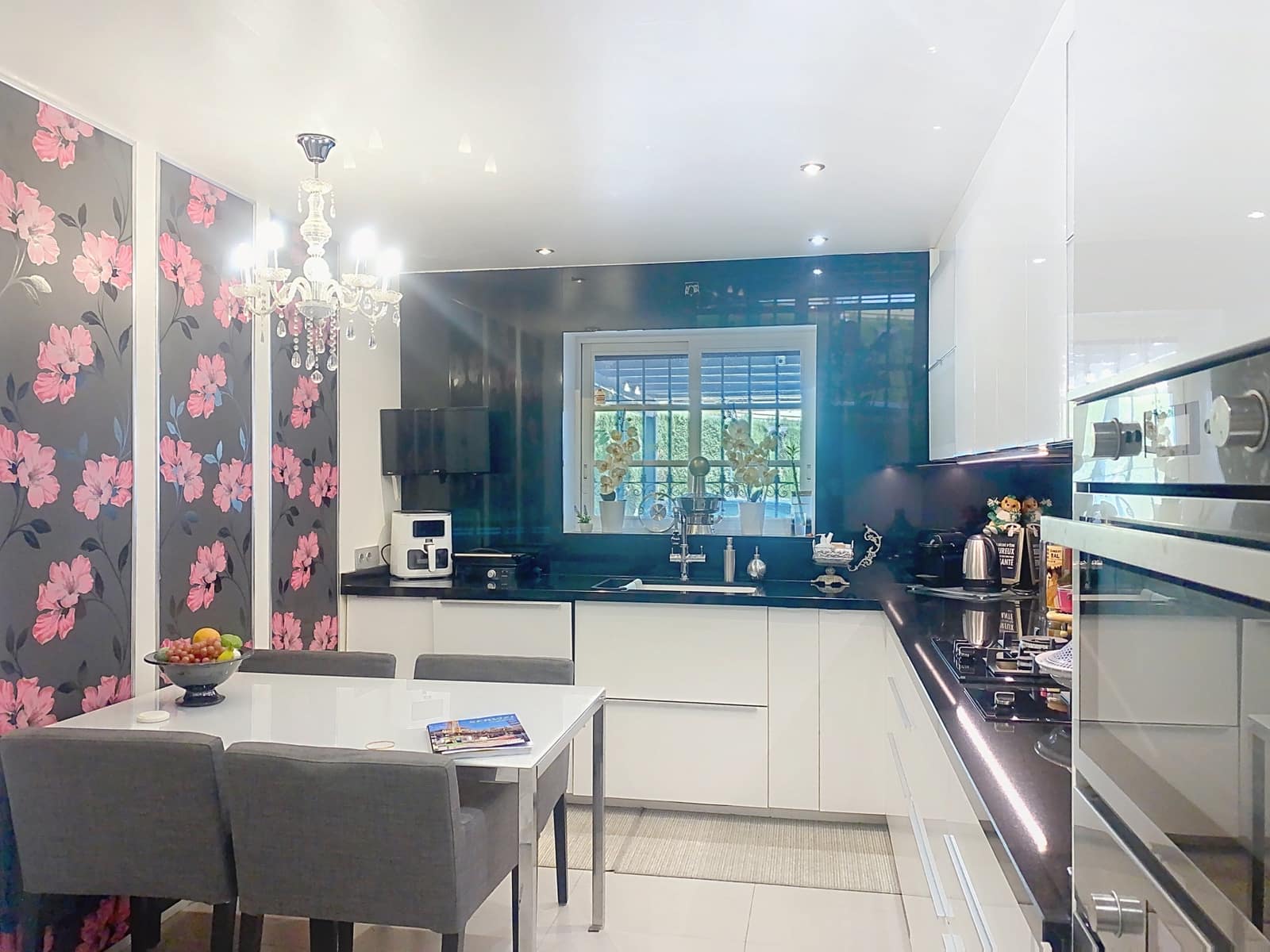 4 Zimmer Haus zu verkaufen in Estepona mit Pool Garage - 525.000 € (Ref: 9252257)