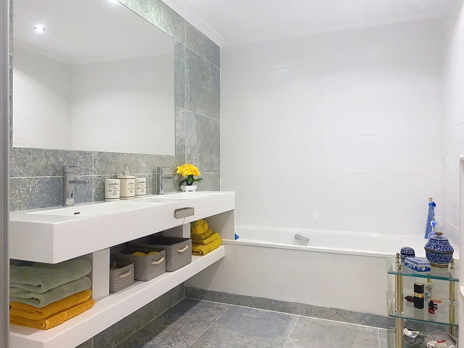 4 Zimmer Haus zu verkaufen in Estepona mit Pool Garage - 525.000 € (Ref: 9252257)