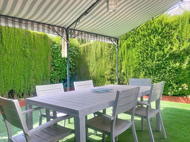 4 bedroom Townhouse for sale in Estepona with pool garage - € 525,000 (Ref: 9252257)