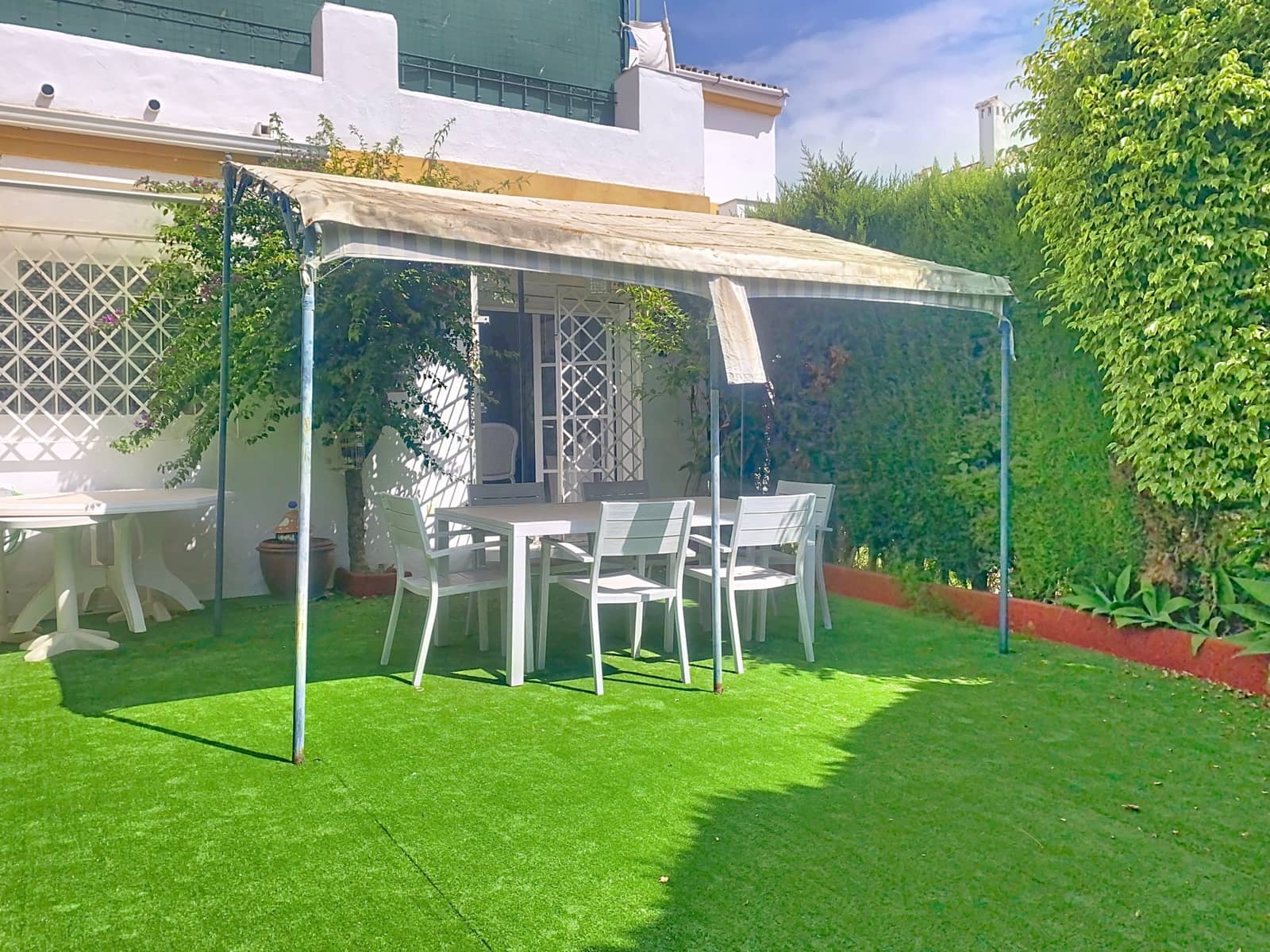 4 Zimmer Haus zu verkaufen in Estepona mit Pool Garage - 525.000 € (Ref: 9252257)