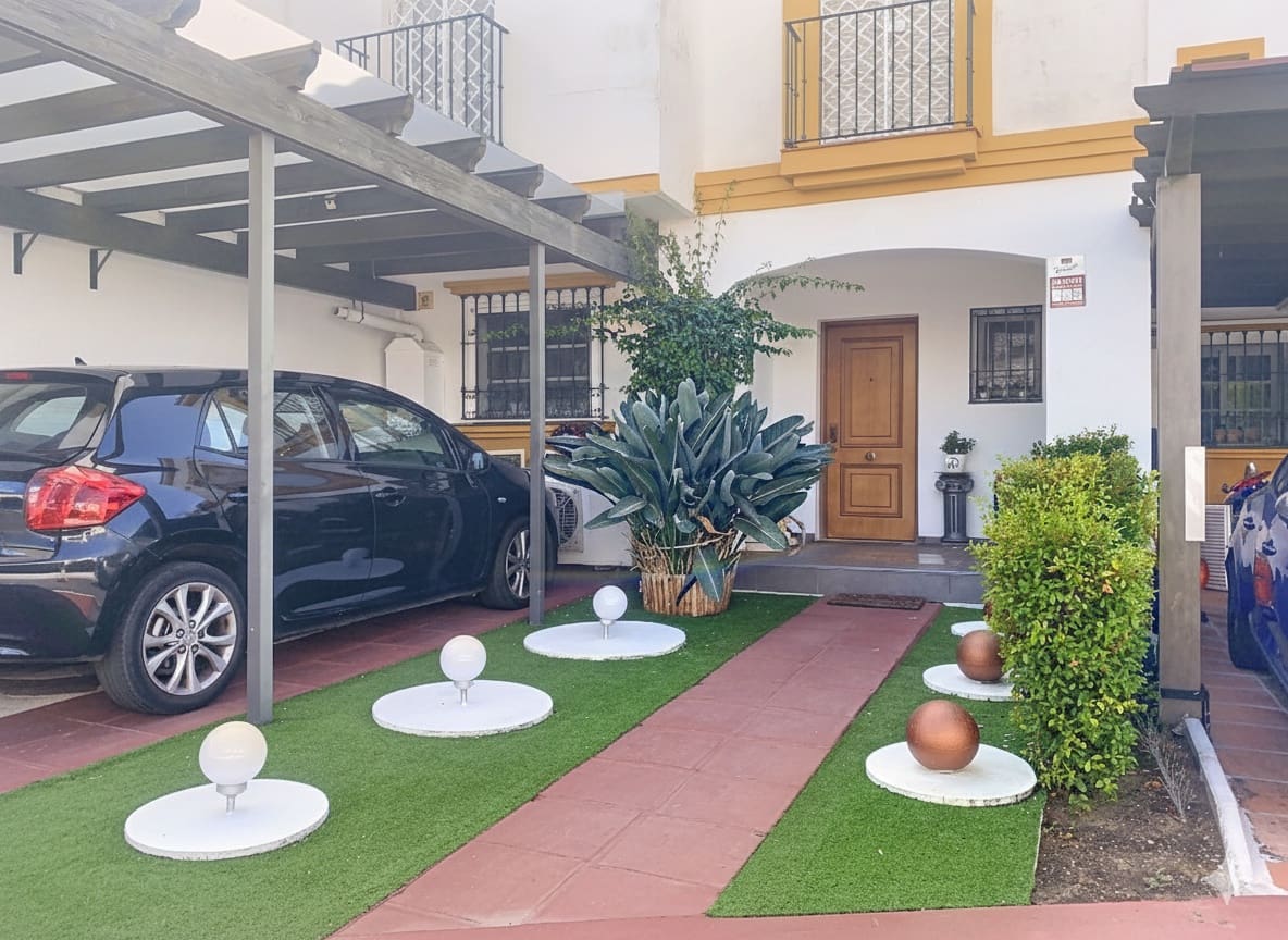 4 Zimmer Haus zu verkaufen in Estepona mit Pool Garage - 525.000 € (Ref: 9252257)