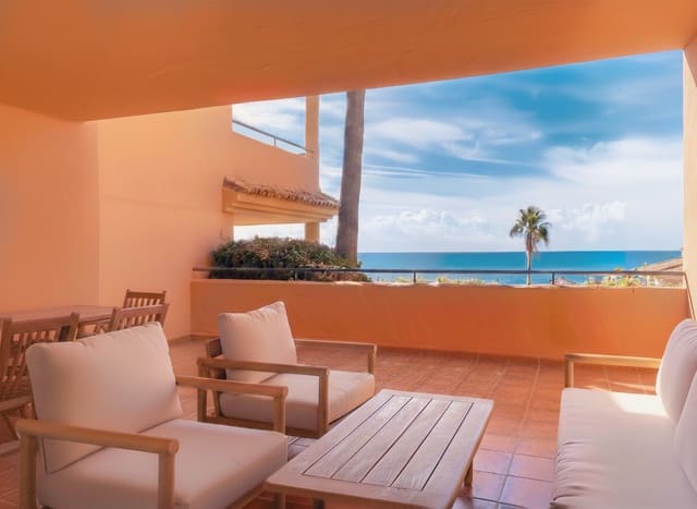 Casa de 3 habitaciones en Estepona en venta con piscina garaje - 795.000 € (Ref: 9257205)