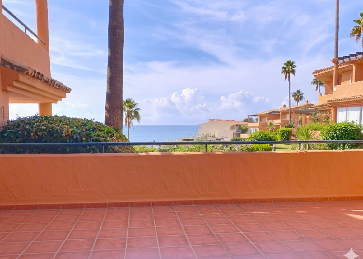 Casa de 3 habitaciones en Estepona en venta con piscina garaje - 795.000 € (Ref: 9257205)