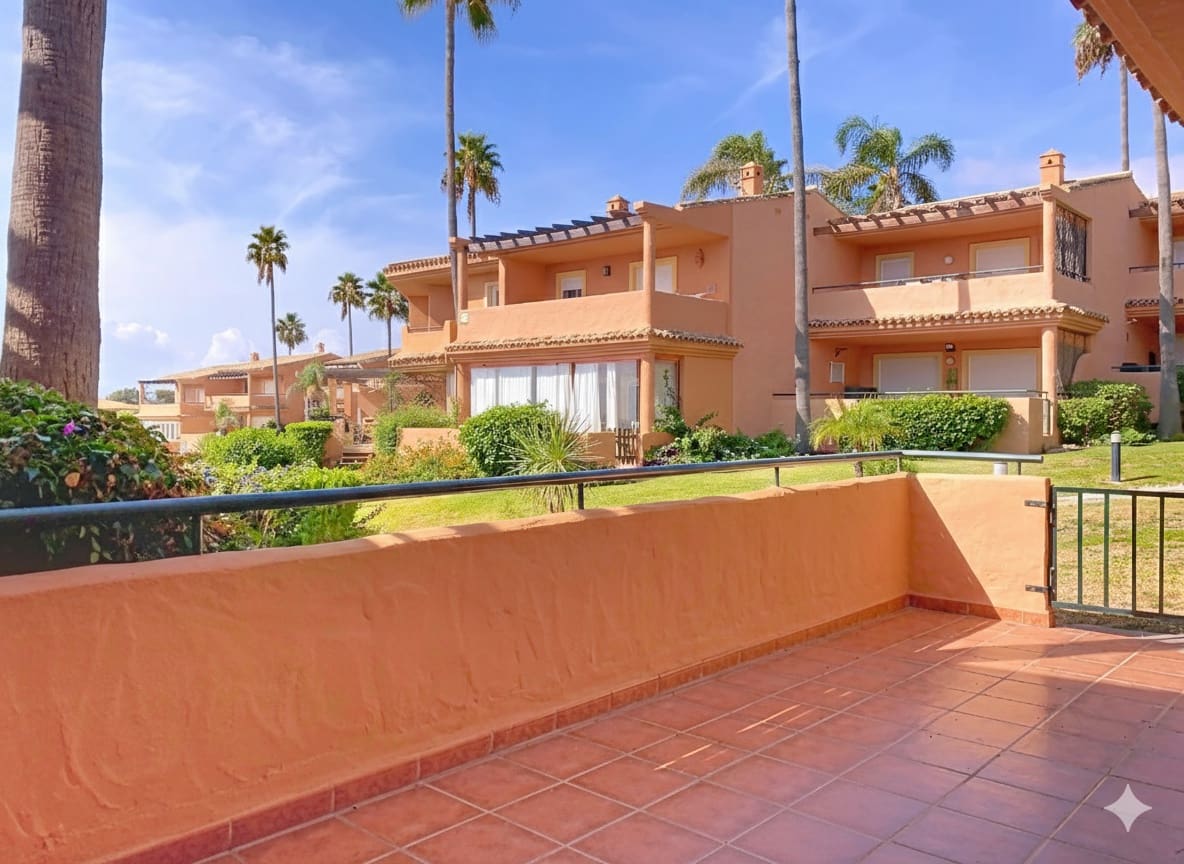 Casa de 3 habitaciones en Estepona en venta con piscina garaje - 795.000 € (Ref: 9257205)