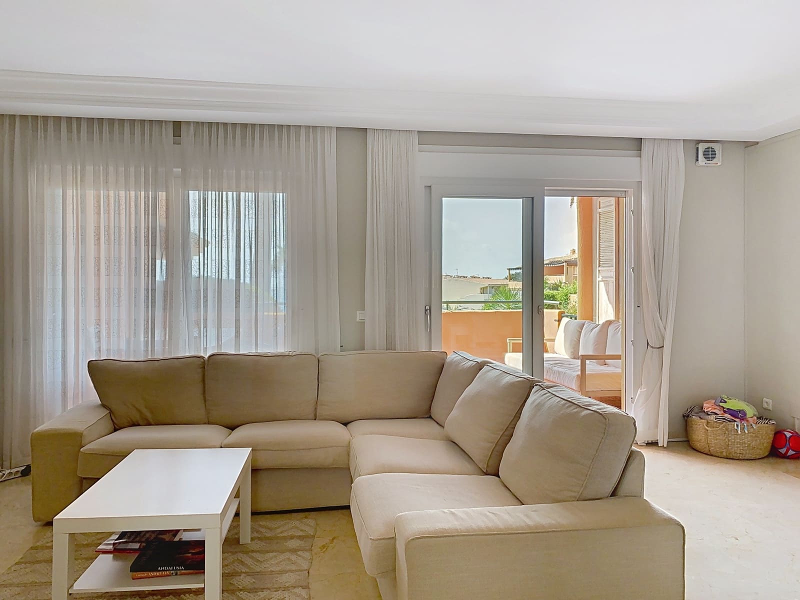 Casa de 3 habitaciones en Estepona en venta con piscina garaje - 795.000 € (Ref: 9257205)