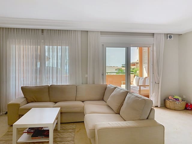 Casa de 3 habitaciones en Estepona en venta con piscina garaje - 795.000 € (Ref: 9257205)