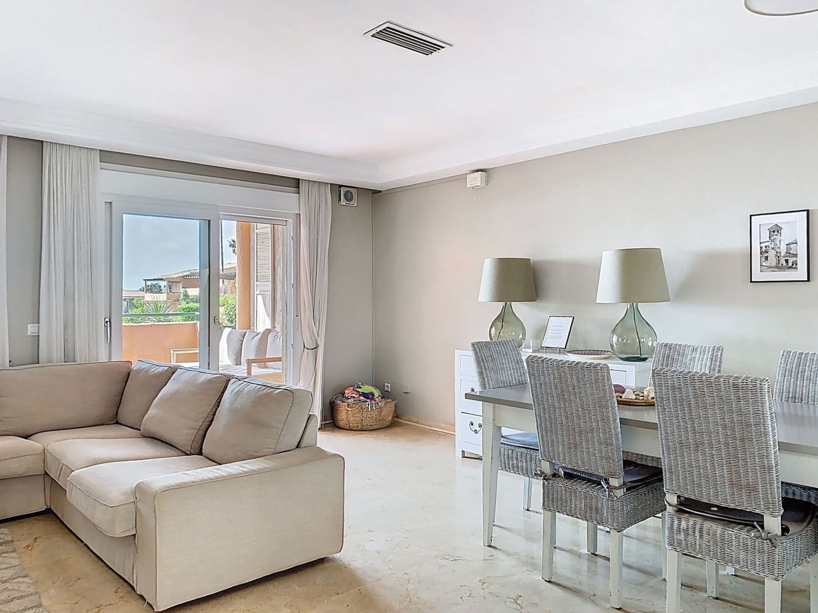 Casa de 3 habitaciones en Estepona en venta con piscina garaje - 795.000 € (Ref: 9257205)