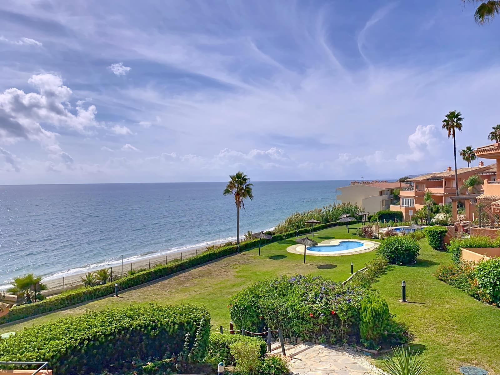 Casa de 3 habitaciones en Estepona en venta con piscina garaje - 795.000 € (Ref: 9257205)