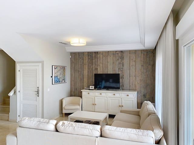 3 chambre Maison de Ville à vendre à Buenas Noches, Estepona avec piscine garage - 695 000 € (Ref: 9257205)
