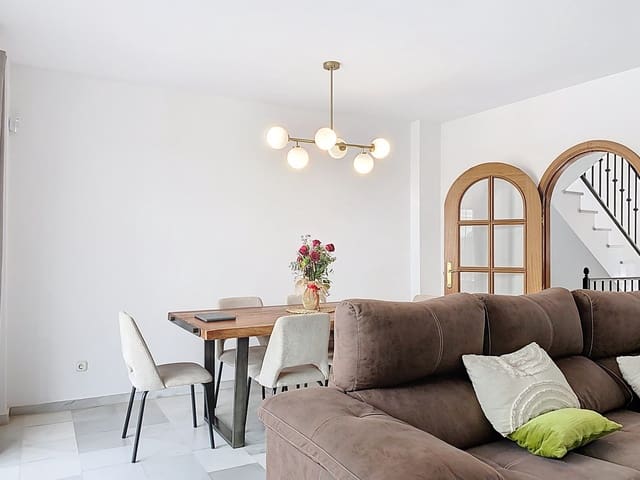 Casa de 3 habitaciones en Estepona en venta con piscina garaje - 655.000 € (Ref: 9257206)