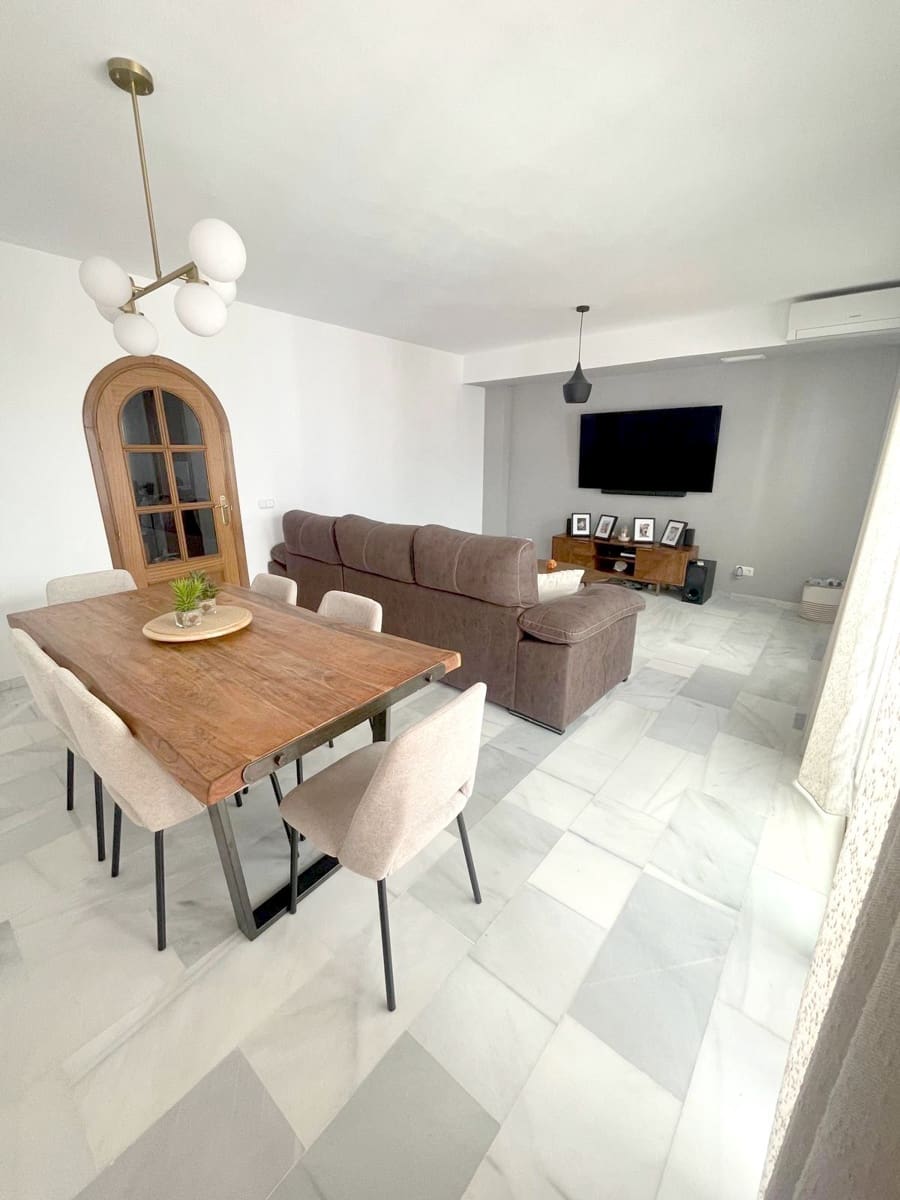 3 bedroom Townhouse for sale in Estepona with pool garage - € 655,000 (Ref: 9257206)