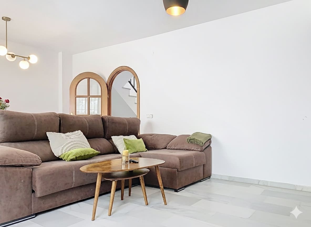 3 bedroom Townhouse for sale in Estepona with pool garage - € 655,000 (Ref: 9257206)