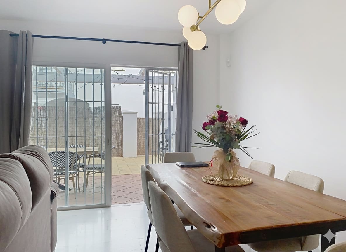 3 bedroom Townhouse for sale in Estepona with pool garage - € 655,000 (Ref: 9257206)