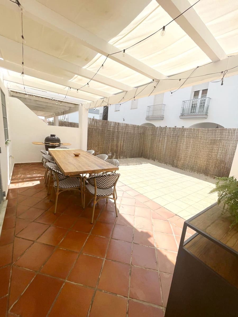 3 bedroom Townhouse for sale in Estepona with pool garage - € 655,000 (Ref: 9257206)