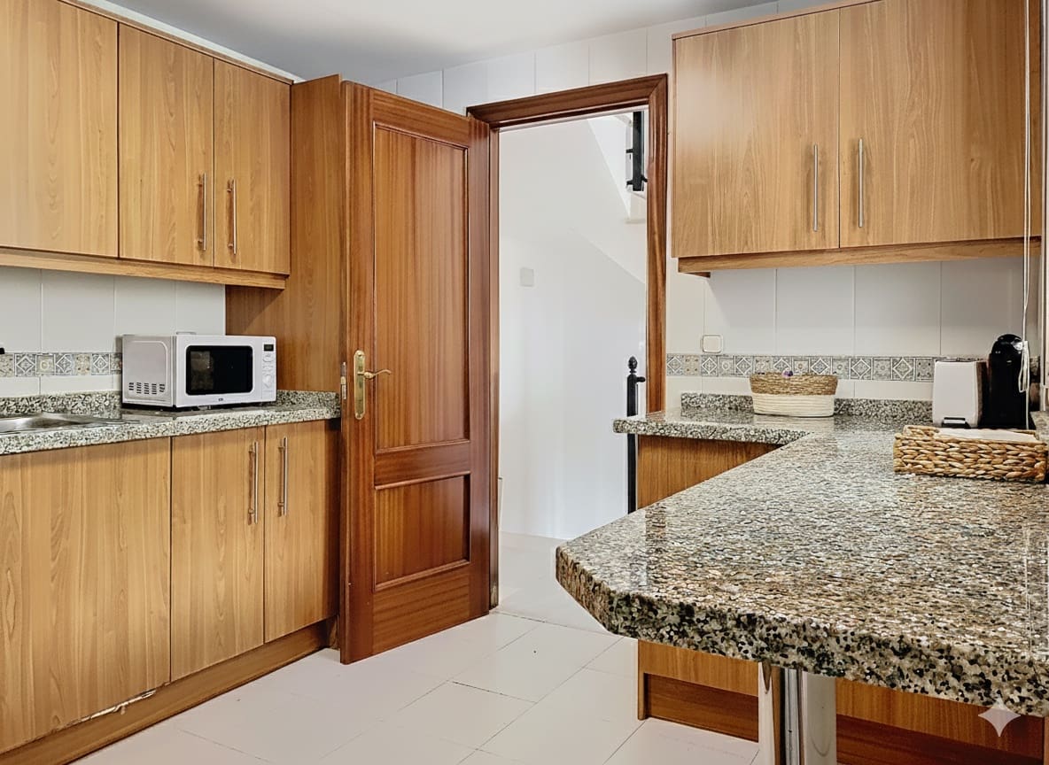 3 bedroom Townhouse for sale in Estepona with pool garage - € 655,000 (Ref: 9257206)