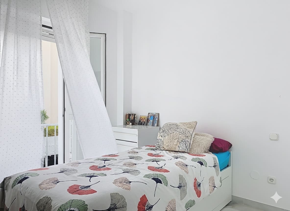 3 bedroom Townhouse for sale in Estepona with pool garage - € 655,000 (Ref: 9257206)