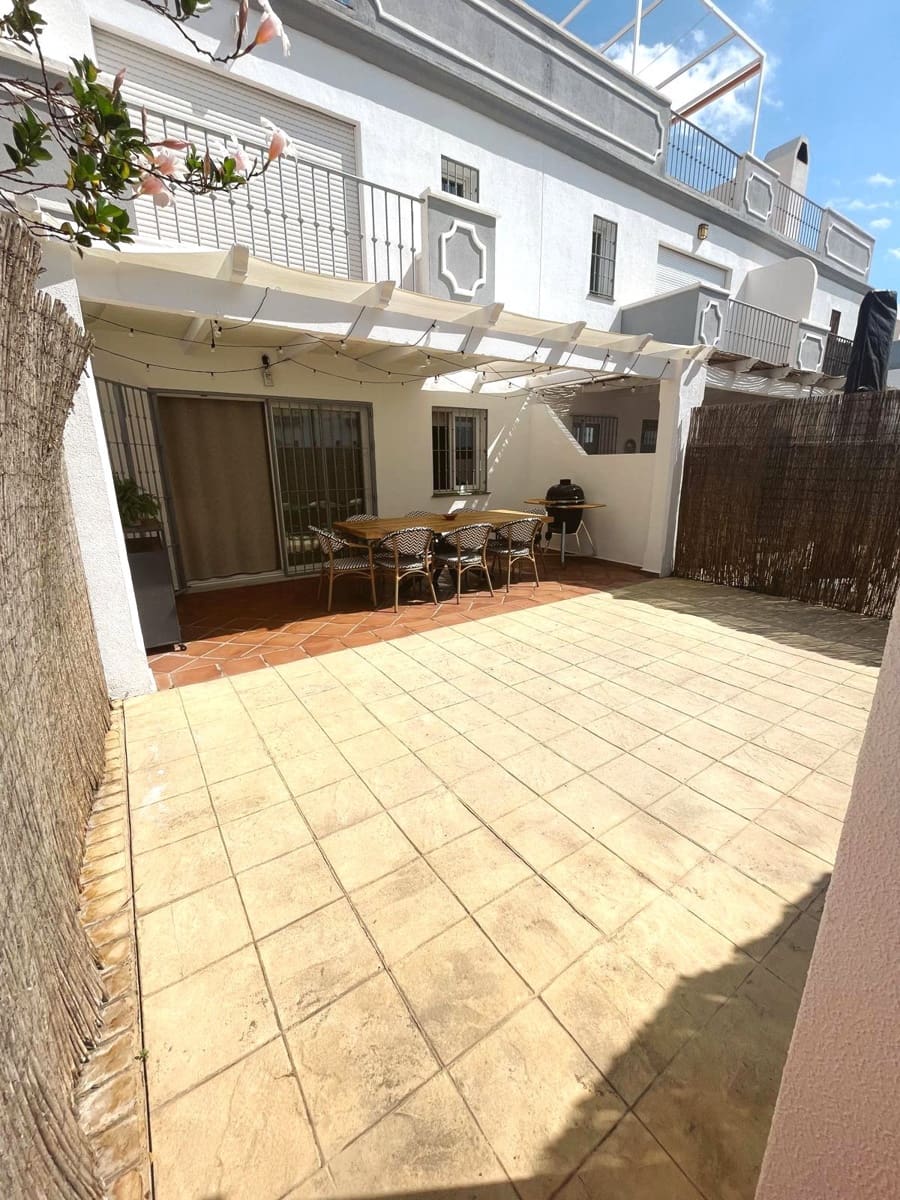 3 bedroom Townhouse for sale in Estepona with pool garage - € 655,000 (Ref: 9257206)