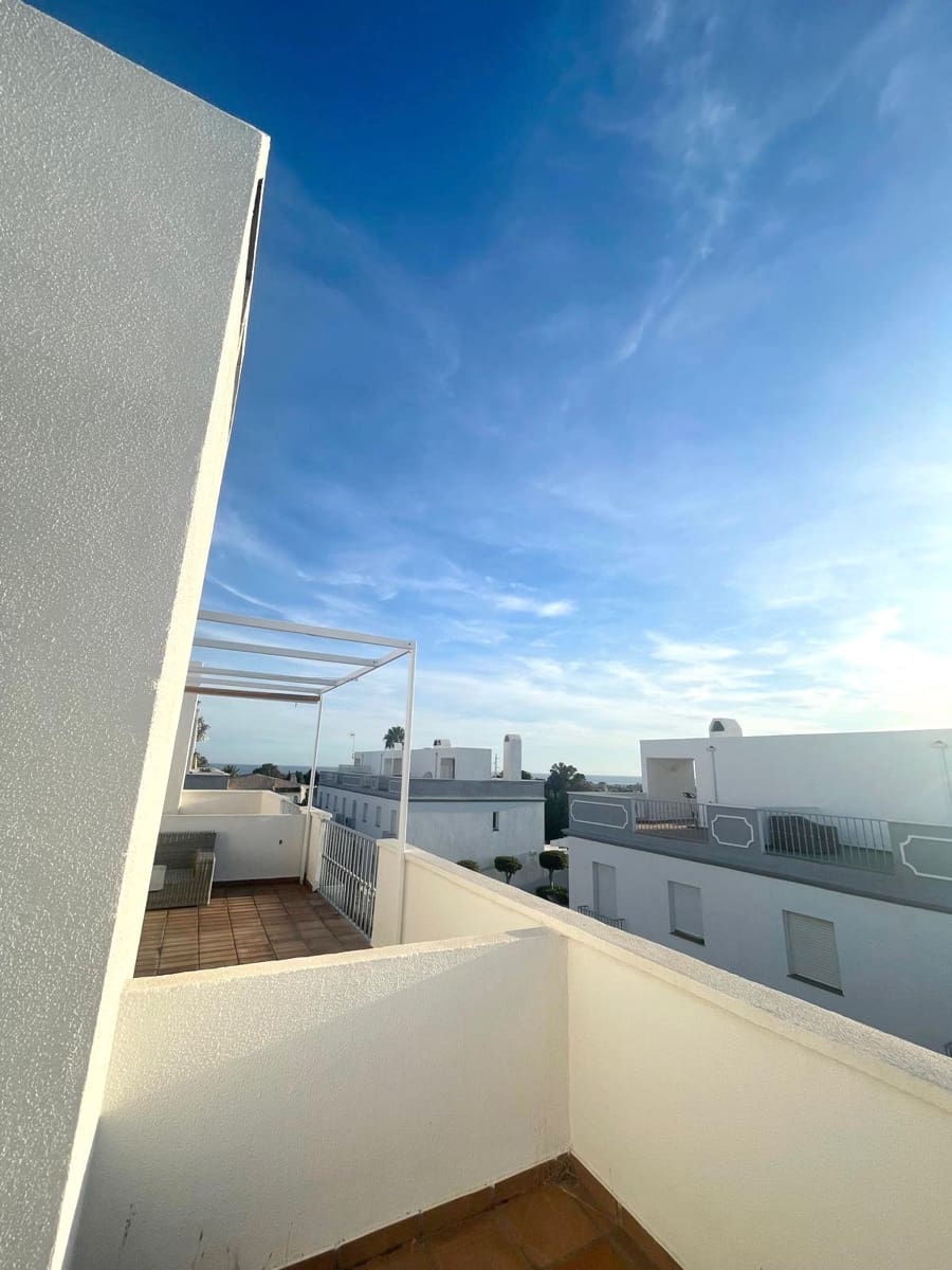 3 bedroom Townhouse for sale in Estepona with pool garage - € 655,000 (Ref: 9257206)