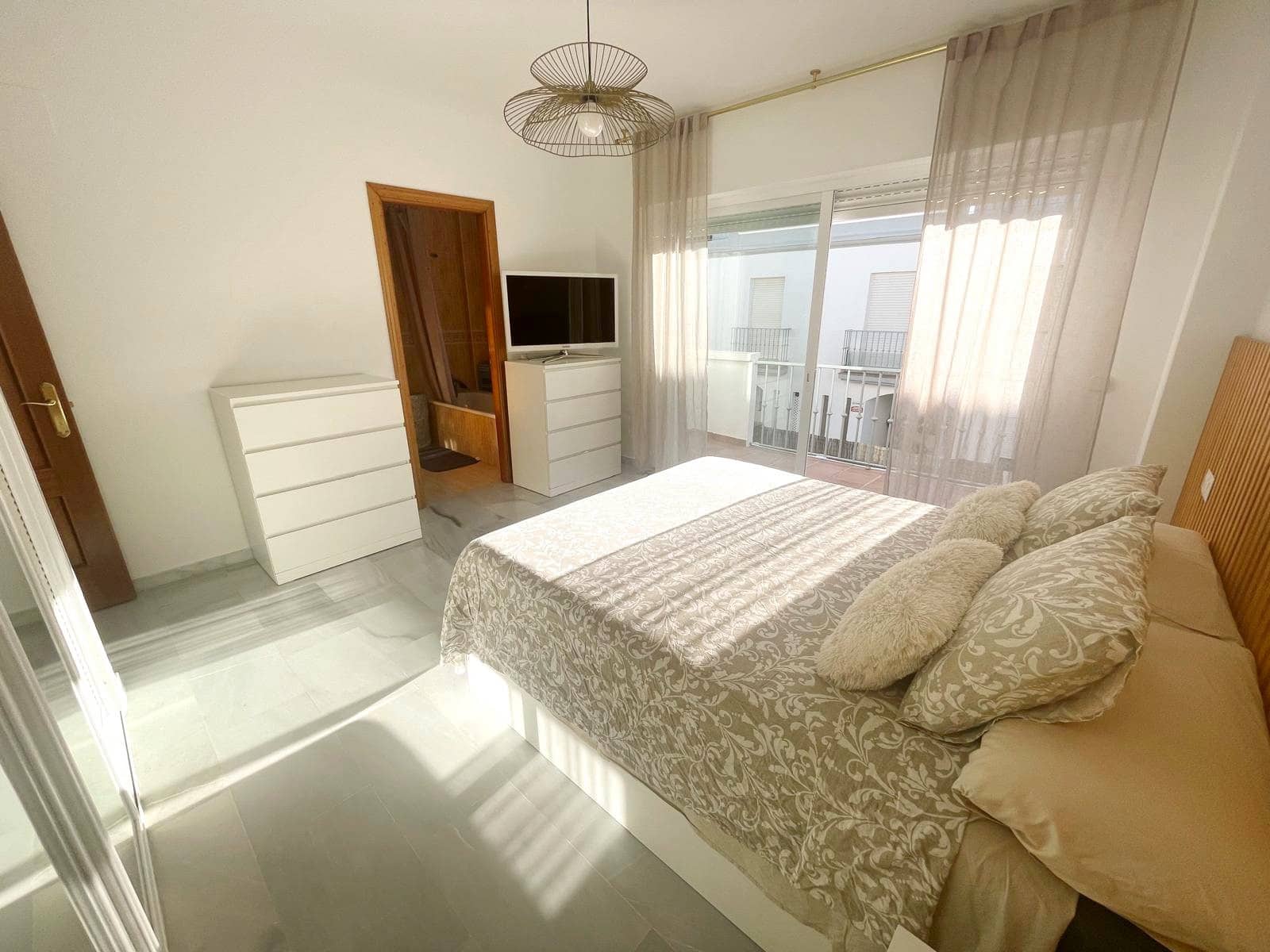 3 bedroom Townhouse for sale in Estepona with pool garage - € 655,000 (Ref: 9257206)