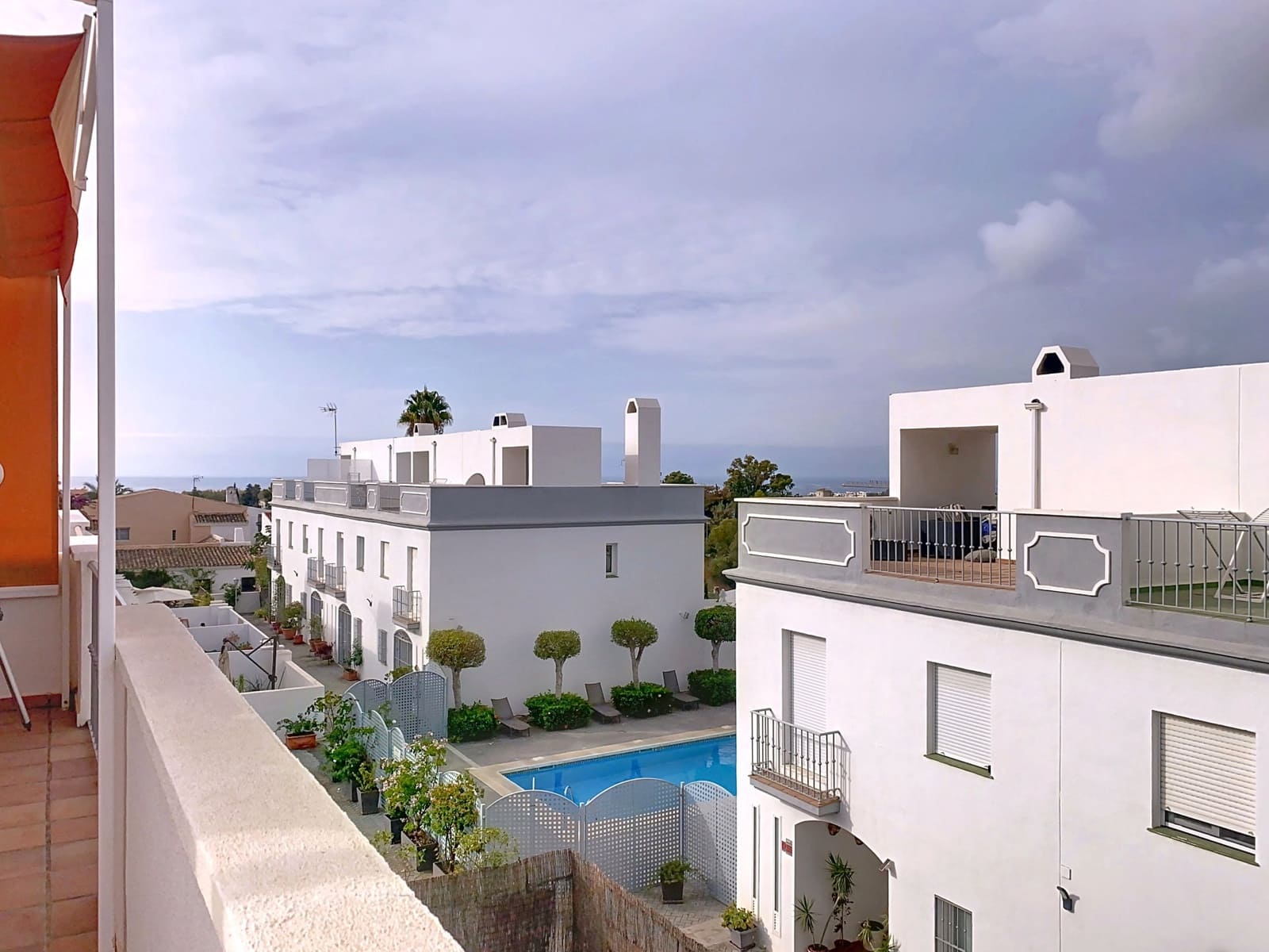 3 bedroom Townhouse for sale in Estepona with pool garage - € 655,000 (Ref: 9257206)